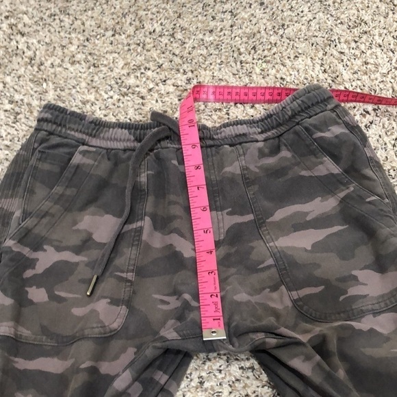 Athleta Forallon Jogger Size Medium Olive Green Camo Camouflage - Picture 6 of 10